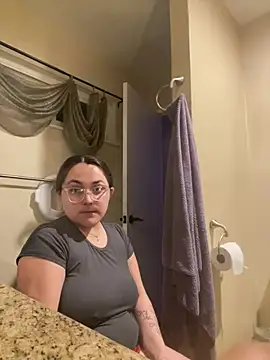 Snapshot of sexy_milfbell chatting on 03/11/25, 12:06 sexy milfbell online show from 03/11/25, 12:06