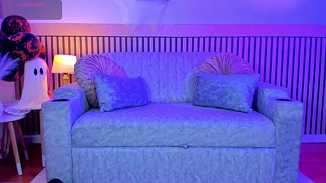 aleska winter online show from 10/18/25, 11:45