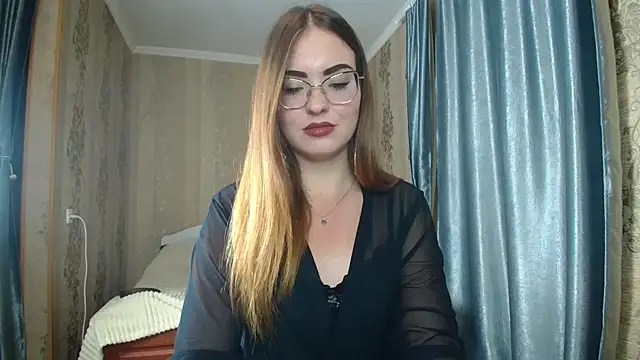 Snapshot of Leila_Kissyu chatting on 09/27/25, 06:03 Leila Kissyu online show from 09/27/25, 06:03
