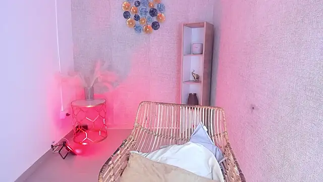 grace tom online show from 12/04/25, 01:04