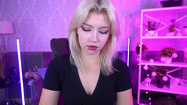 Snapshot of SelenaIris chatting on 09/15/25, 06:14 SelenaIris online show from 09/15/25, 06:14