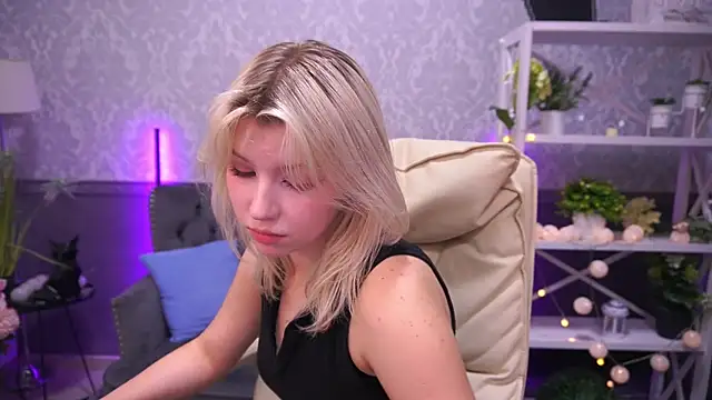 Snapshot of SelenaIris chatting on 03/07/25, 12:12 SelenaIris online show from 03/07/25, 12:12