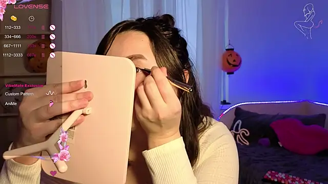 MiraLuccian online show from 11/21/25, 01:54