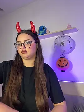 MiraLuccian online show from 10/18/25, 06:54