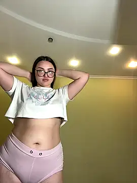 MiraLuccian online show from 10/12/25, 08:10