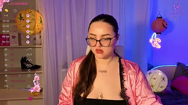 MiraLuccian online show from 10/19/25, 06:43