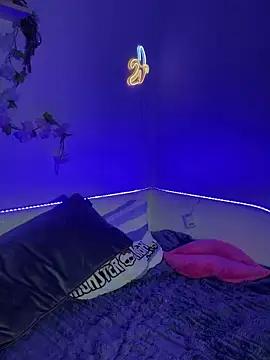 MiraLuccian online show from 10/09/25, 08:42