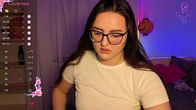 MiraLuccian online show from 10/30/25, 07:22