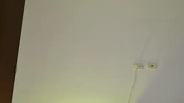 isahilton1 online show from 10/30/25, 09:22