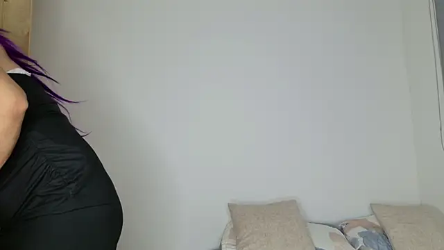 Snapshot of isahilton1 chatting on 02/11/26, 12:05 isahilton1 online show from 02/11/26, 12:05