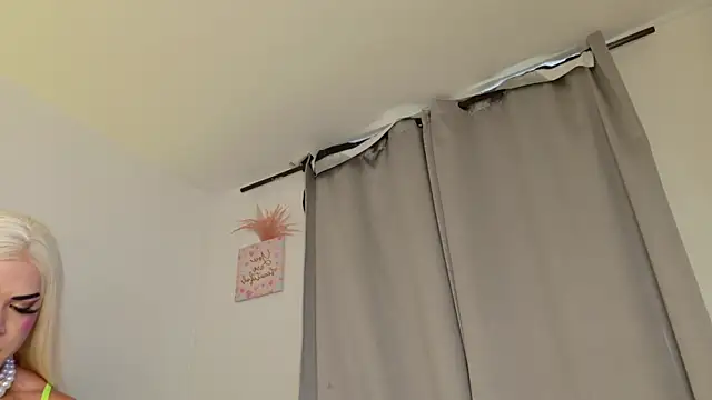 isahilton1 online show from 10/22/25, 06:18