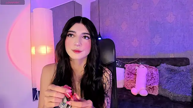 Snapshot of Hi_Soyfer chatting on 03/18/25, 01:34 Hi Soyfer online show from 03/18/25, 01:34