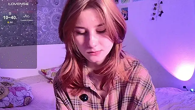 Snapshot of Cute_Cate404 chatting on 11/13/25, 03:21 Cute Cate404 online show from 11/13/25, 03:21