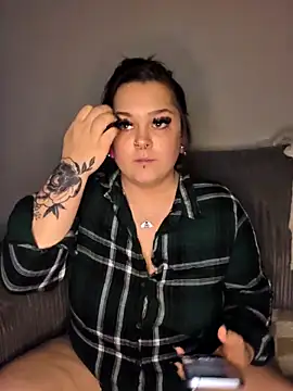 Snapshot of Saucy-Serenity chatting on 11/12/25, 08:23 Saucy-Serenity online show from 11/12/25, 08:23