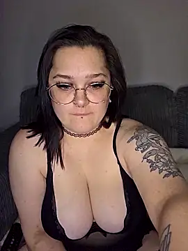 Snapshot of Saucy-Serenity chatting on 10/24/25, 07:13 Saucy-Serenity online show from 10/24/25, 07:13