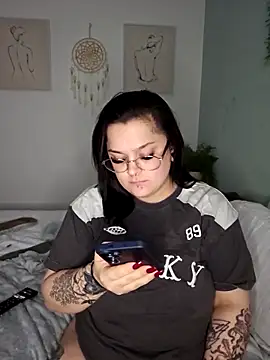 Snapshot of Saucy-Serenity chatting on 12/21/25, 09:04 Saucy-Serenity online show from 12/21/25, 09:04