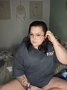 Saucy-Serenity online show from 05/17/26, 09:26