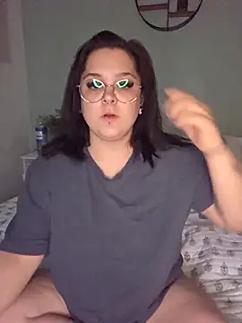 Snapshot of Saucy-Serenity chatting on 10/19/25, 07:05 Saucy-Serenity online show from 10/19/25, 07:05