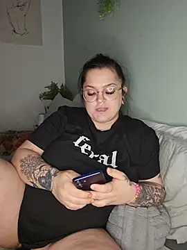 Saucy-Serenity online show from 05/19/26, 01:56