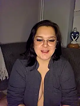 Snapshot of Saucy-Serenity chatting on 10/17/25, 07:59 Saucy-Serenity online show from 10/17/25, 07:59