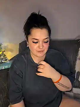 Snapshot of Saucy-Serenity chatting on 11/27/25, 08:31 Saucy-Serenity online show from 11/27/25, 08:31