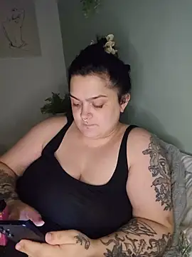 Snapshot of Saucy-Serenity chatting on 06/20/26, 08:58 Saucy-Serenity online show from 06/20/26, 08:58