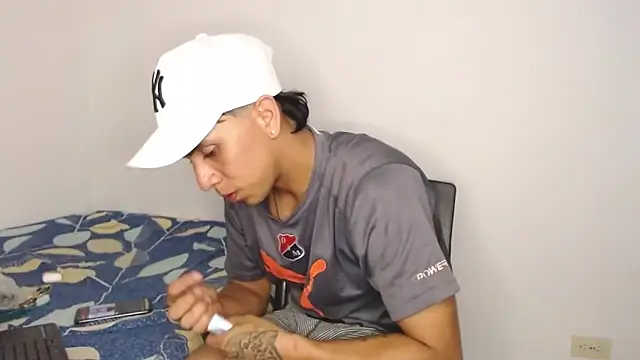 Monkey uchiha777 online show from 11/20/25, 01:50