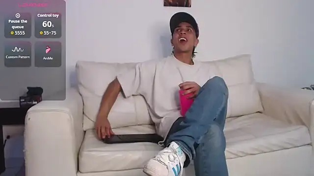 Monkey uchiha777 online show from 02/17/26, 01:03