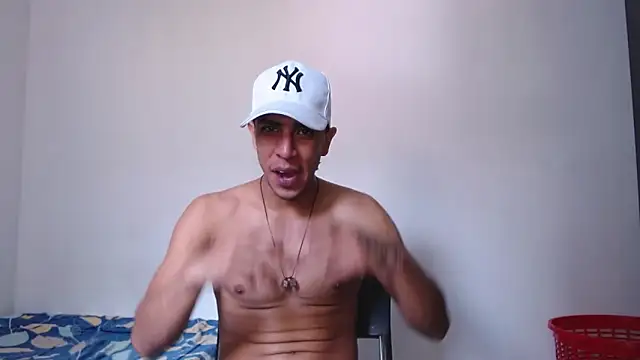 Monkey uchiha777 online show from 12/22/25, 08:42