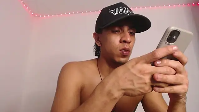 Monkey uchiha777 online show from 02/06/26, 02:40