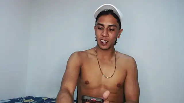 Monkey uchiha777 online show from 12/20/25, 04:48