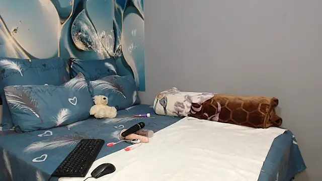 MystiqueTeee online show from 10/17/25, 06:53