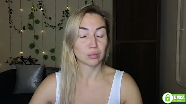 Kiss julli88I online show from 11/12/25, 06:23