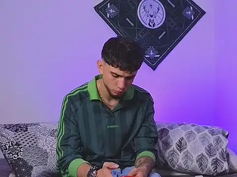 samevansx  online show from 10/02/25, 10:46