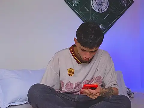 samevansx  online show from 11/25/25, 06:19