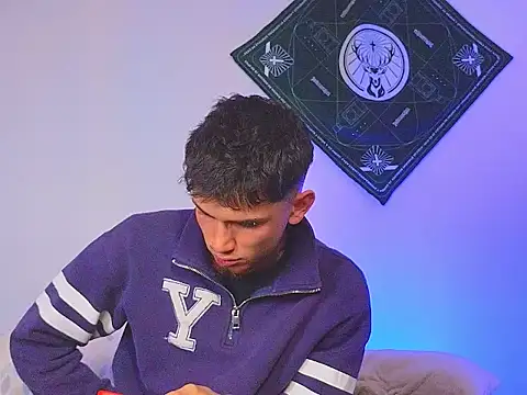 samevansx  online show from 11/18/25, 07:28