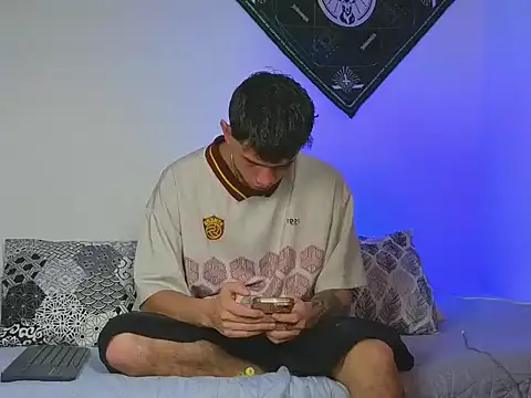 samevansx  online show from 10/27/25, 02:40