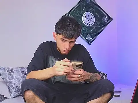 samevansx  online show from 11/10/25, 04:12