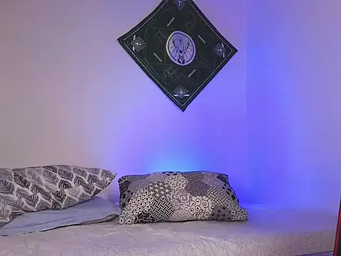 samevansx  online show from 11/11/25, 04:35