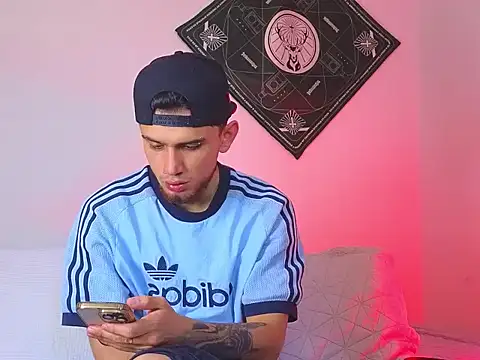 samevansx  online show from 12/15/25, 04:13