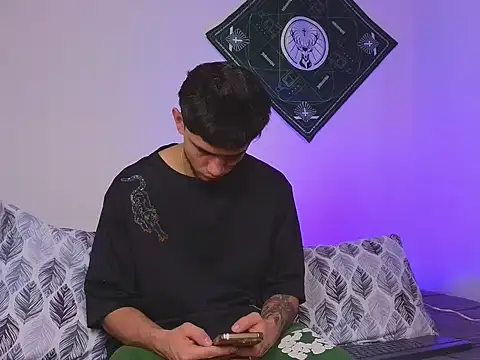 samevansx  online show from 09/18/25, 02:53