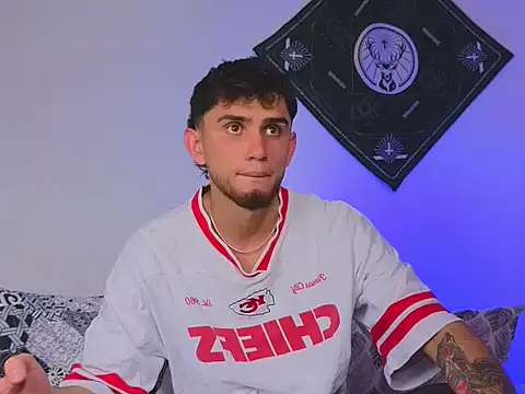 samevansx  online show from 10/28/25, 03:55