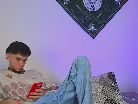 samevansx  online show from 10/04/25, 01:12