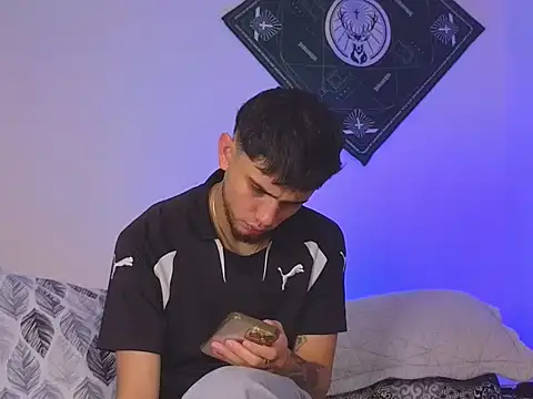 samevansx  online show from 10/25/25, 02:50