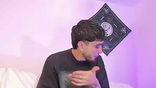 samevansx  online show from 04/07/26, 07:37