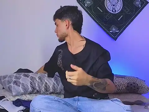 samevansx  online show from 11/08/25, 07:50