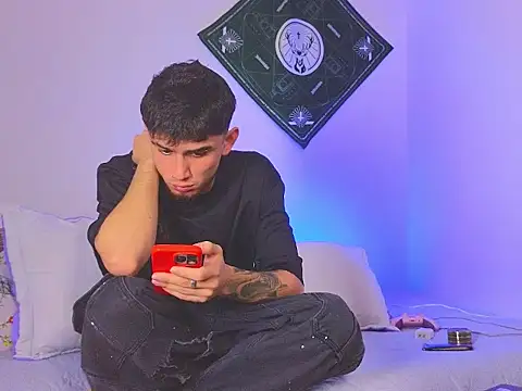 samevansx  online show from 11/29/25, 05:24