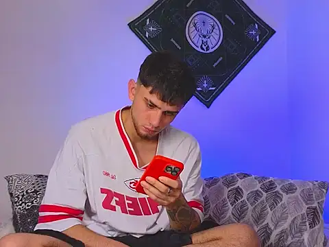 samevansx  online show from 11/16/25, 06:01