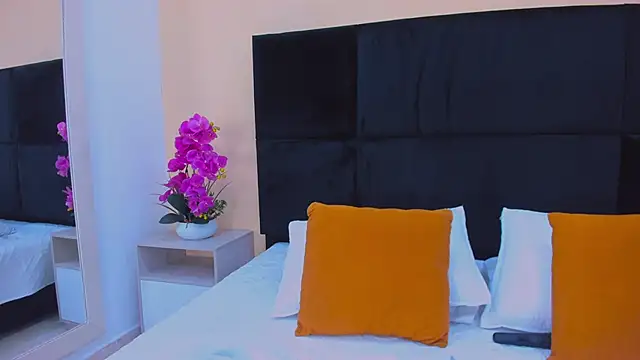 MaddyCrofft online show from 01/18/26, 11:24