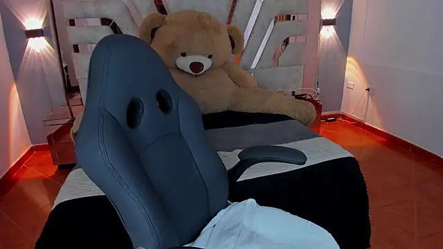 Snapshot of MaddyCrofft chatting on 03/21/25, 06:07 MaddyCrofft online show from 03/21/25, 06:07